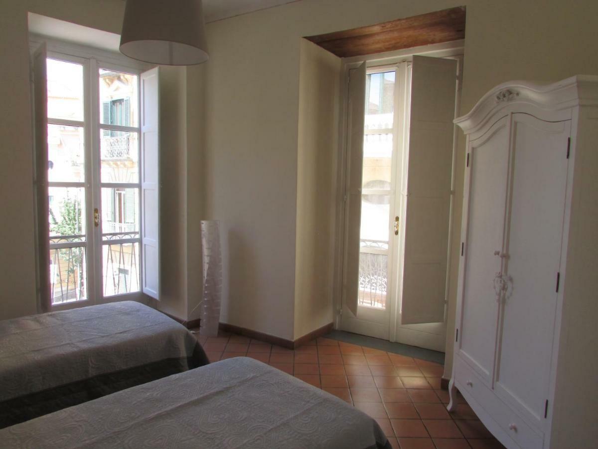 Apartament Salerno Domus Claudia Zewnętrze zdjęcie